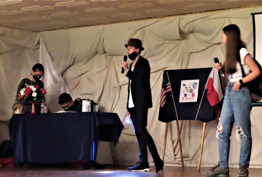 Dzień Dwujęzyczności – Detektyw Ameryka na tropie języka…