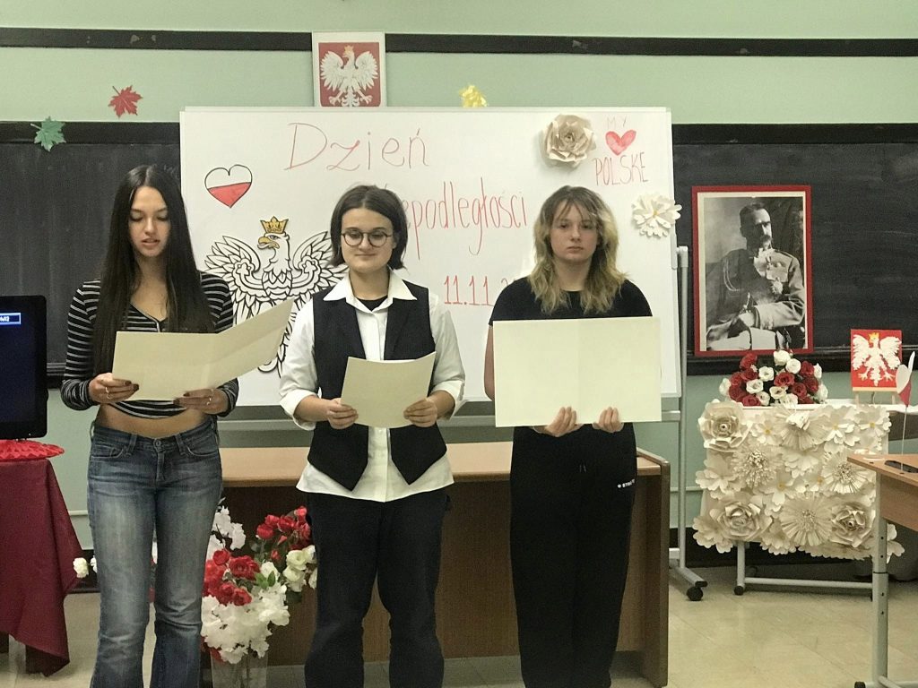 Piątkowi uczniowie obchodzą Święto Odzyskania Niepodległości