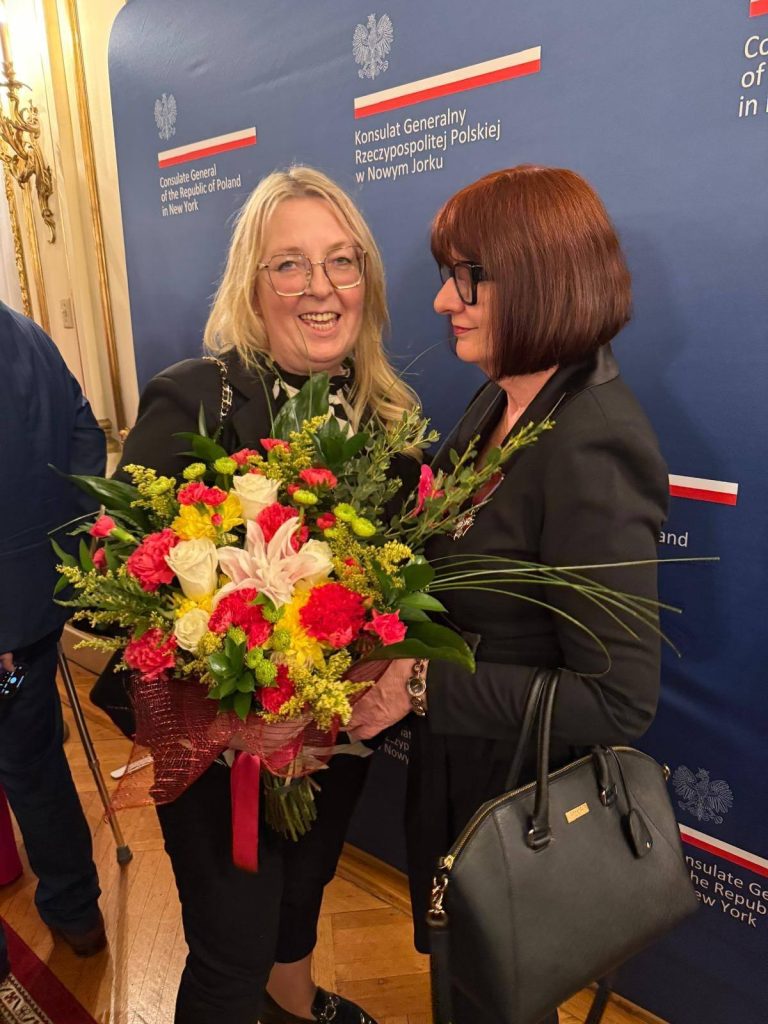 Srebrny Krzyż Zasługi dla pani Alicji Winnicki – ogromnego przyjaciela szkoły