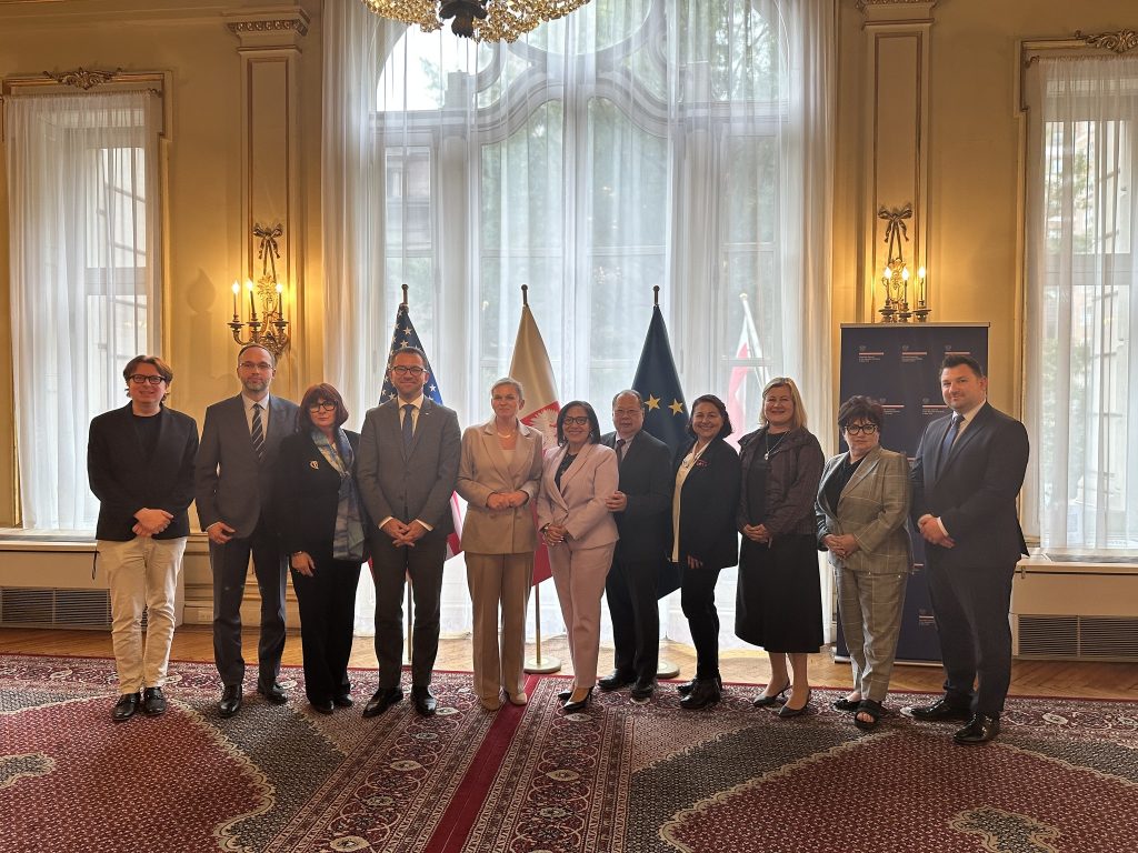 Spotkanie dotyczące edukacji dwujęzycznej z przedstawicielami Department of Education